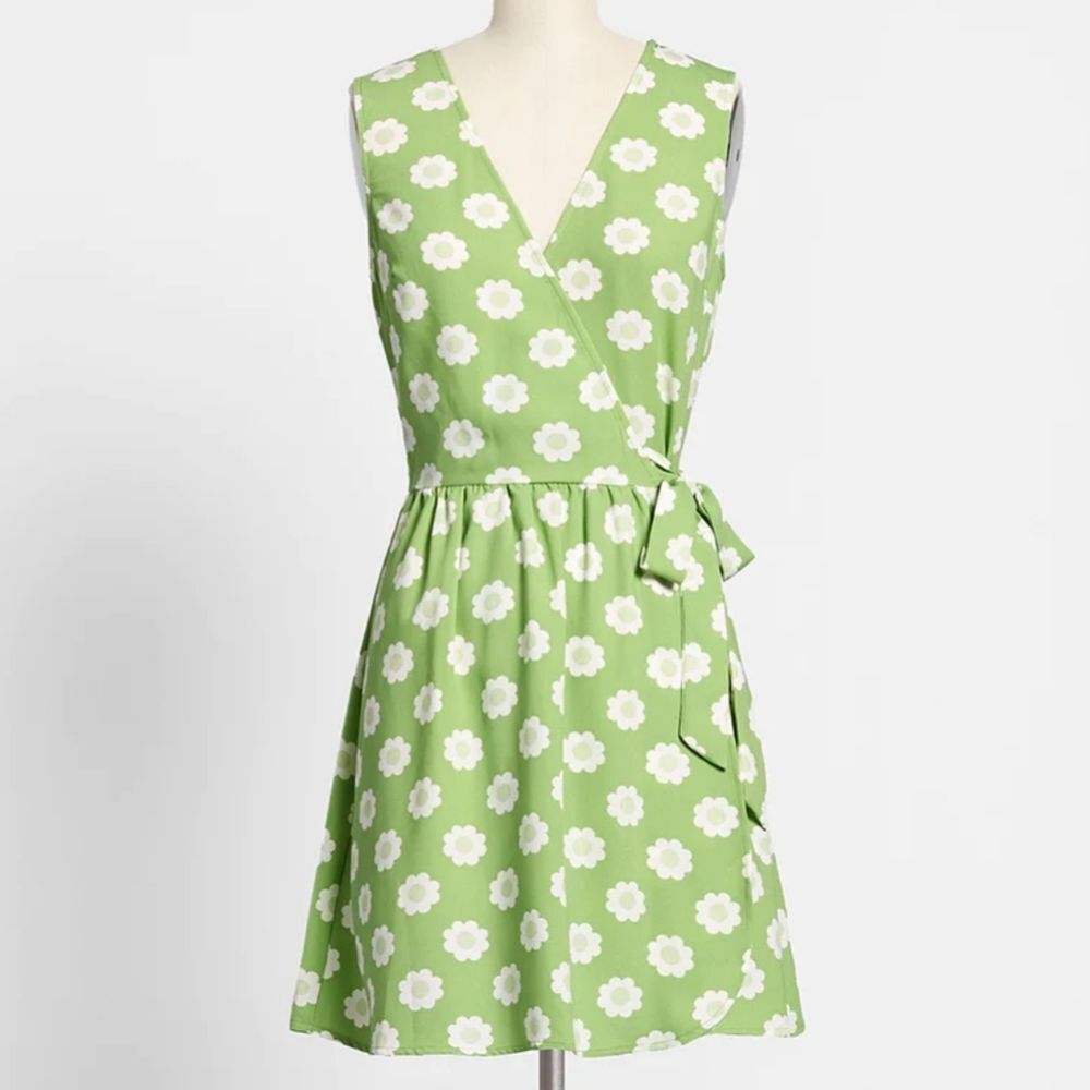NWT Modcloth Daisy Reto "Pose Without Saying" Wrap Dress - Picture 13 of 13